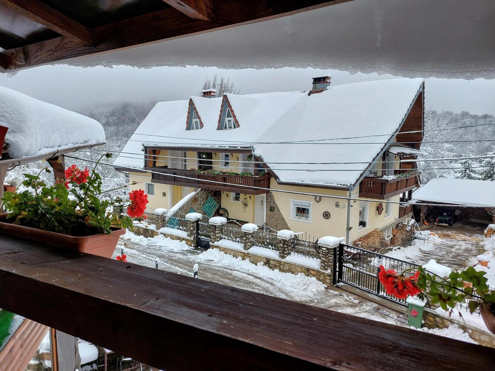 Holiday House Văliug Exteriör bild